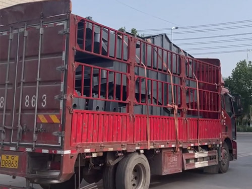 1542直線振動篩三臺專車發(fā)信陽